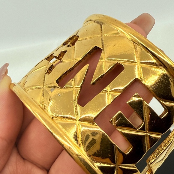 CHANEL Gold Quilted Cut Out Logo Statement Cuff, 1980s - Picture 9 of 15
